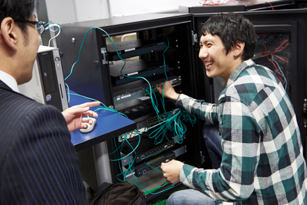 大阪産業大学  「ハードウェア」、「ソフトウェア」、「ネットワーク」といったコンピュータの基礎知識を養成。