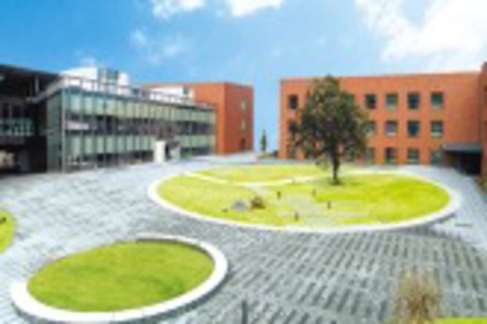 名古屋学院大学 名古屋キャンパスたいほうに実習棟となる「R-LABO」を設置。充実した実習環境で国家試験合格を目指します。