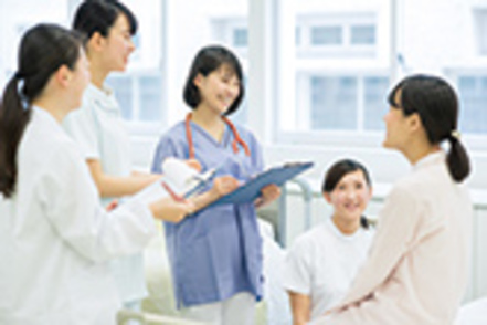 甲南女子大学 【チーム医療】多職種連携教育、チーム医療を推進する病院での臨地実習など、在学中から職域を越えた経験を得ることができます。