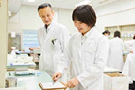 徳島文理大学 最先端の薬学領域を学修するための3コース制度