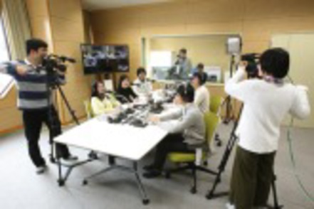 崇城大学 崇城大学キャンパス内に開設された、放送スタジオ（SCB放送局）から番組を配信・放送