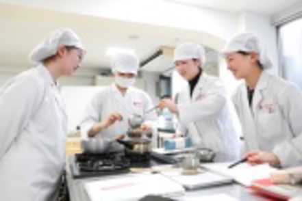 京都華頂大学 少人数教育で管理栄養士の国家試験全員合格をめざす「食物栄養学科」