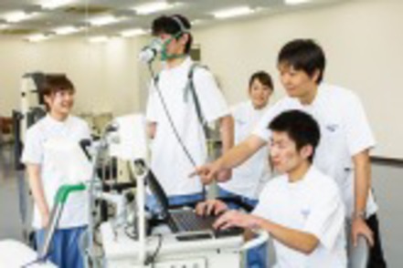 広島都市学園大学 理学療法士は、病院やリハビリセンター以外にも、スポーツ医学などの分野へ進めます